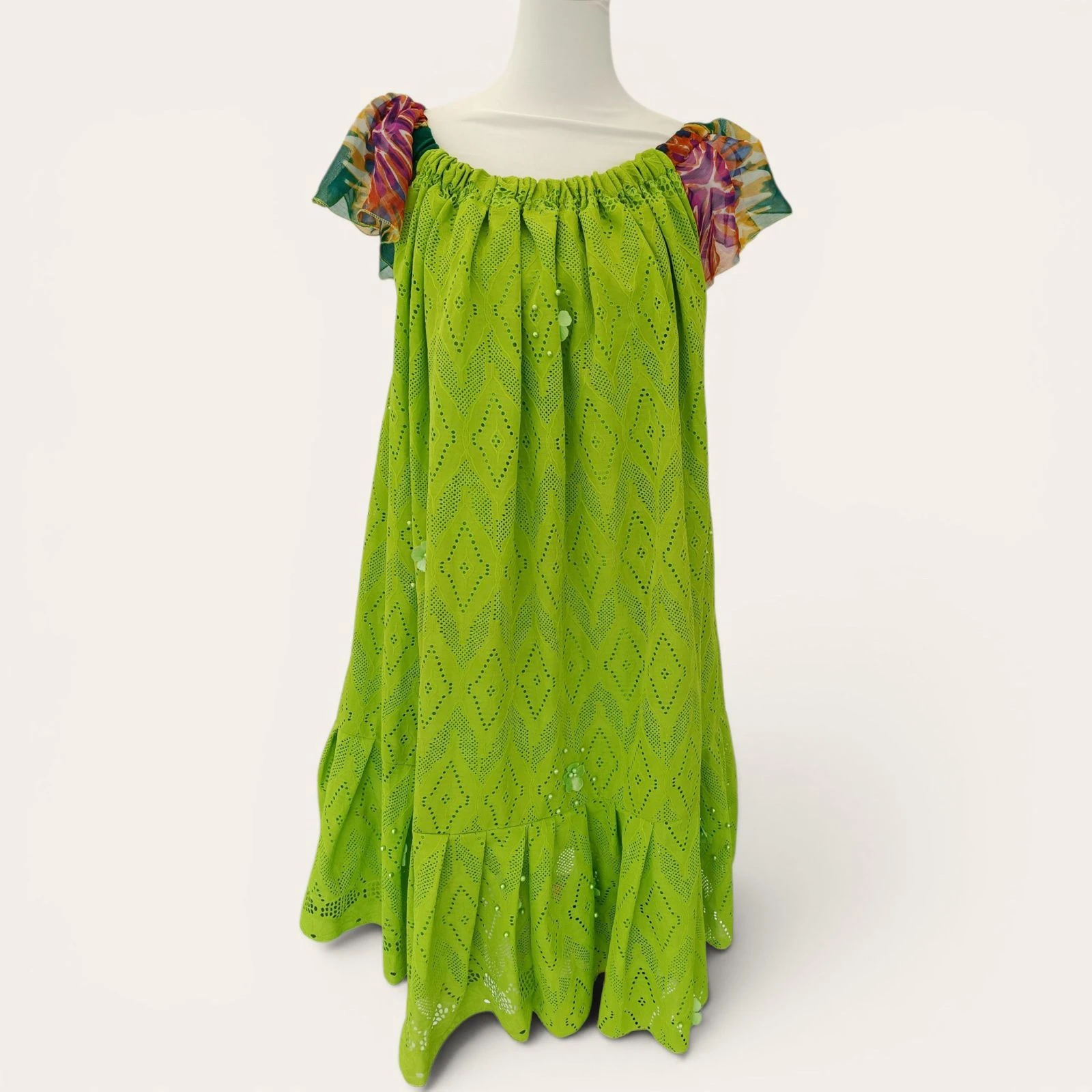 Robe originale large verte épaules dénudées manches multicolore taille 40/42
